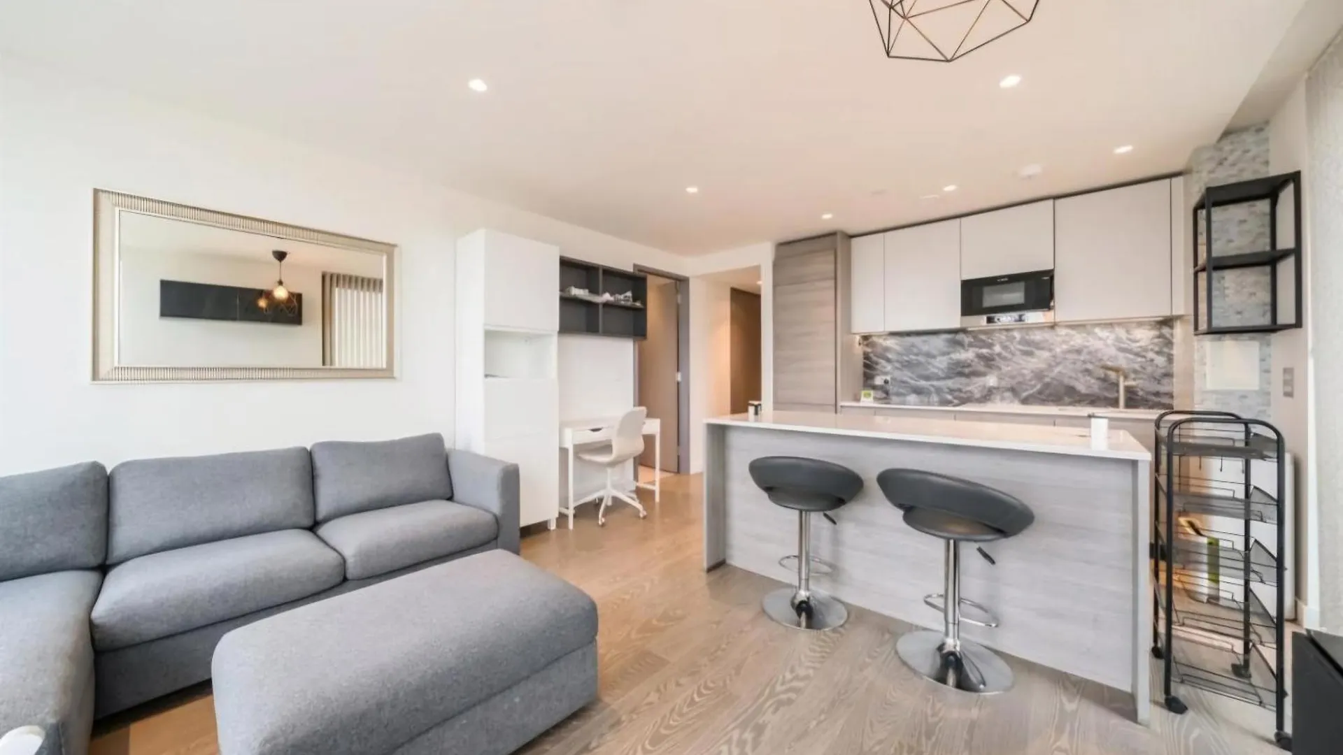 London Greenwich Peninsula 2 Bed Flat Apartment