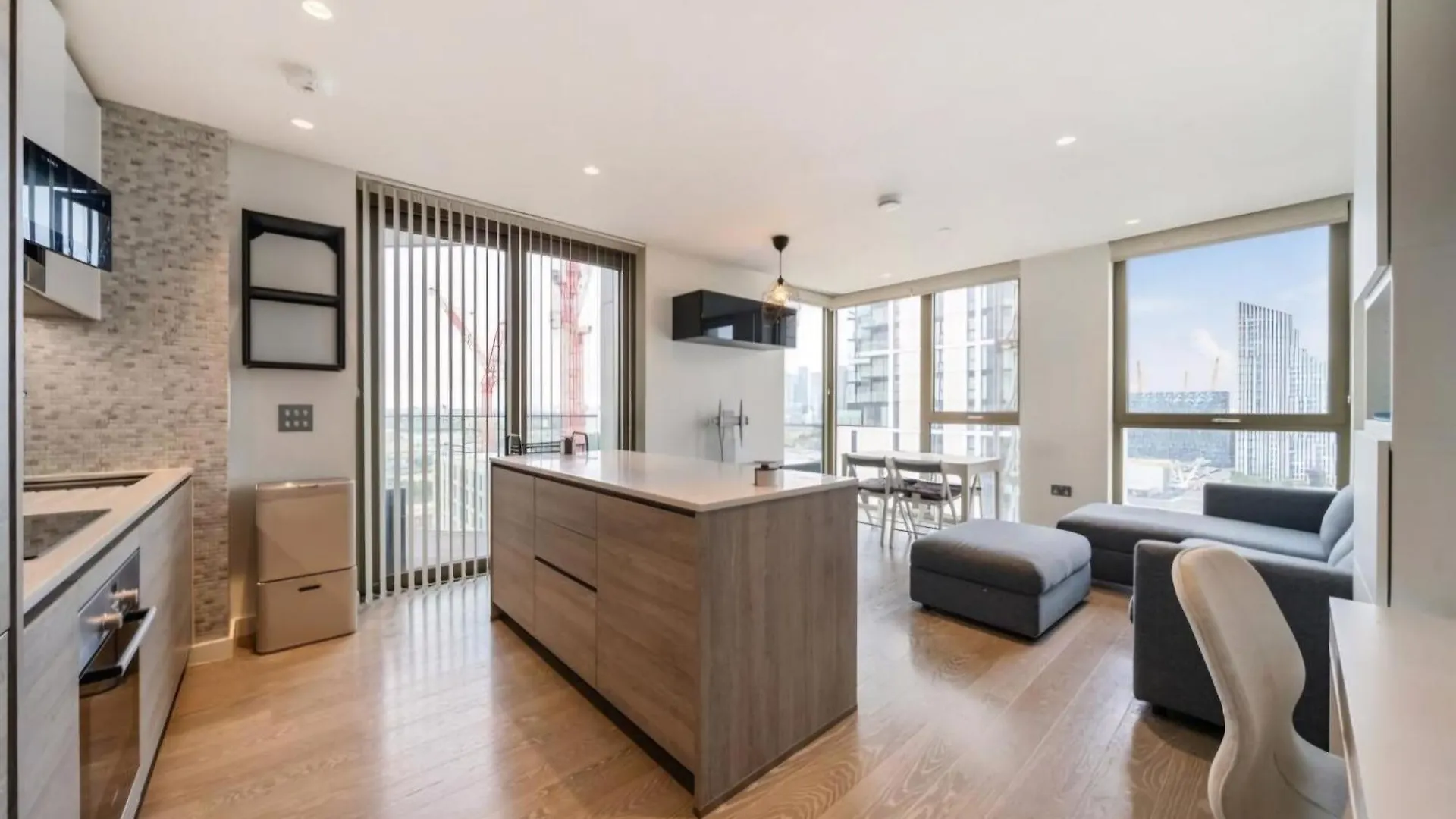 London Greenwich Peninsula 2 Bed Flat Apartment