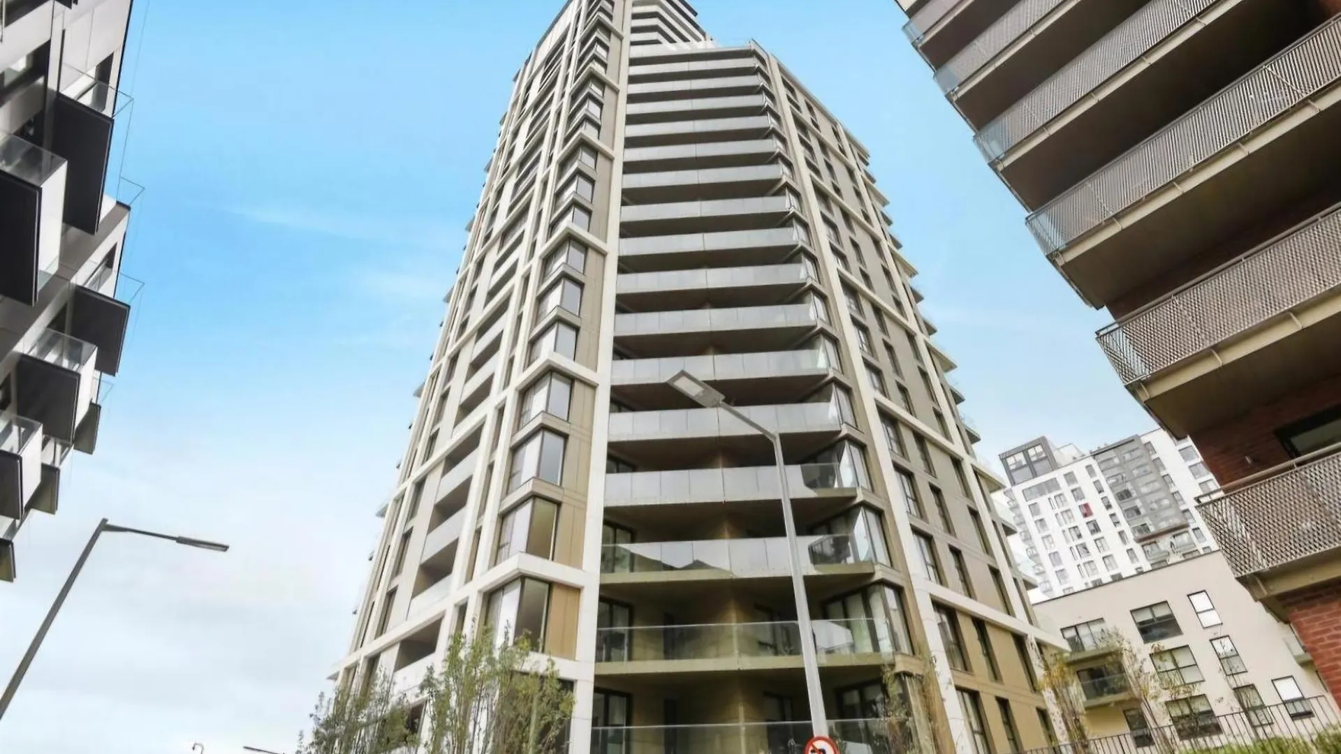 London Greenwich Peninsula 2 Bed Flat 0*,